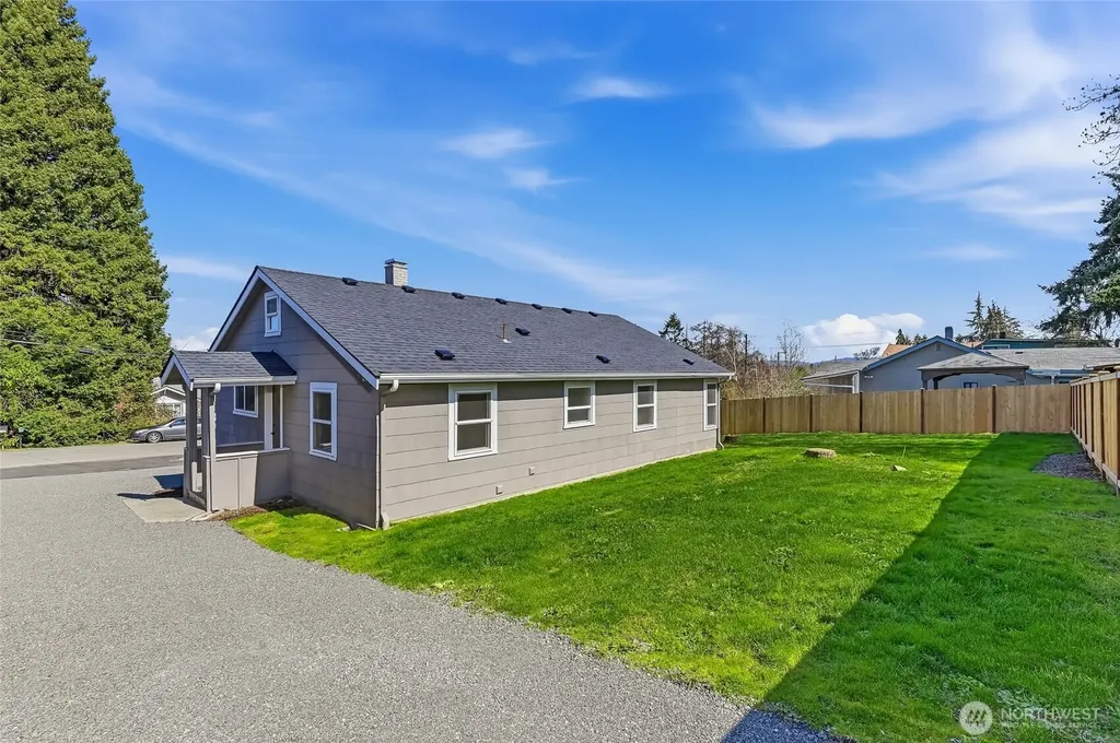 1221 S 101st Street Seattle WA 98168