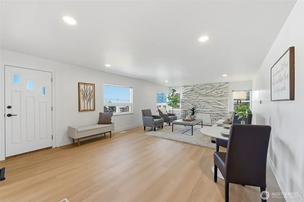 1221 S 101st Street Seattle WA 98168