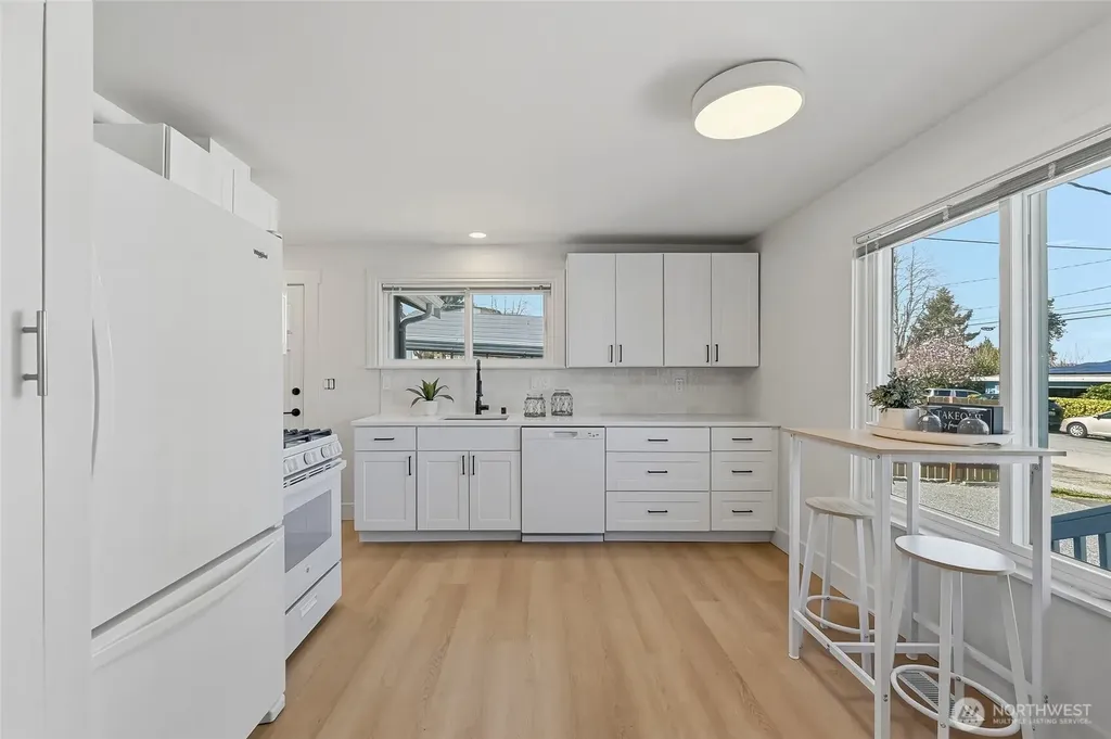 1221 S 101st Street Seattle WA 98168