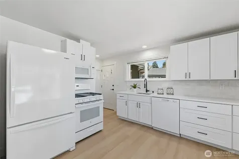 1221 S 101st Street Seattle WA 98168