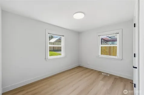 1221 S 101st Street Seattle WA 98168