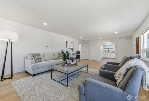 1221 S 101st Street Seattle WA 98168