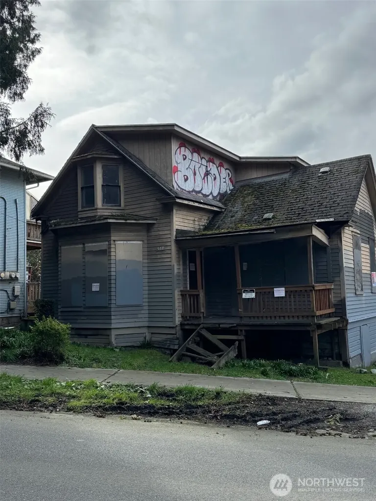 2531 Gilman Drive W Seattle WA 98199