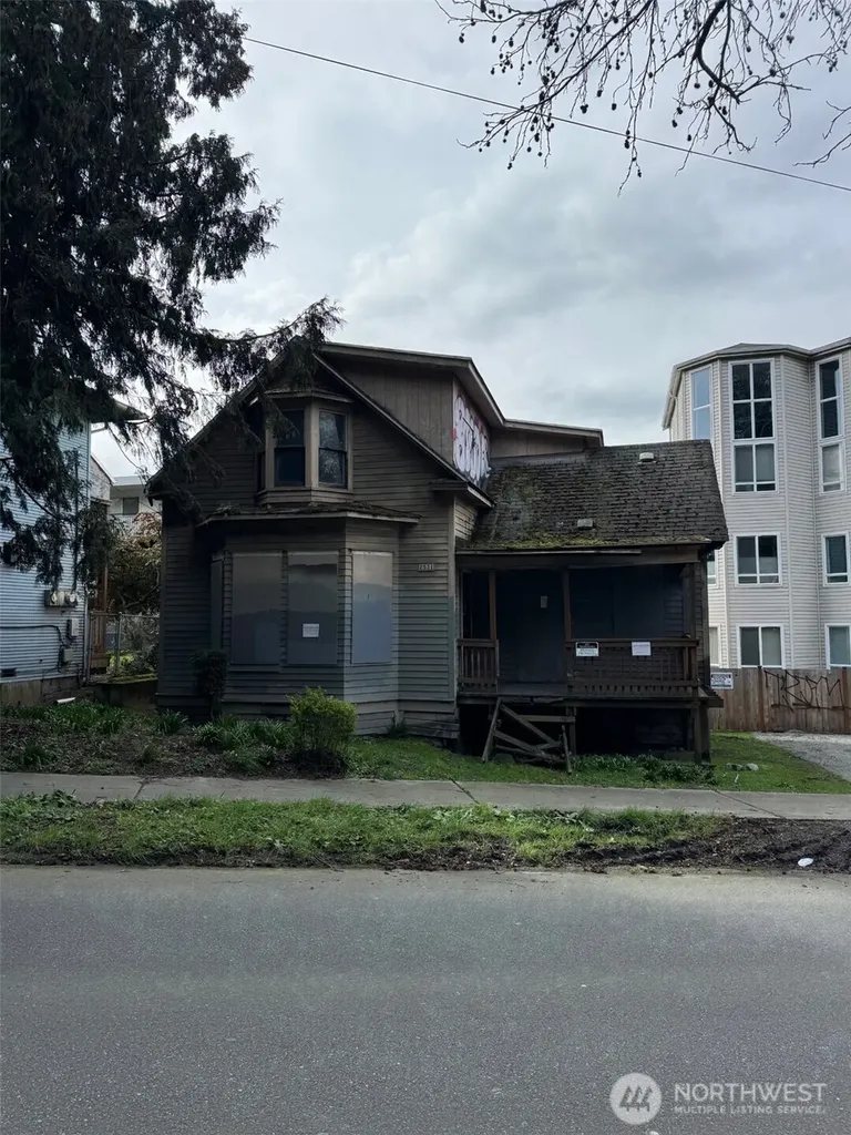 2531 Gilman Drive W Seattle WA 98199