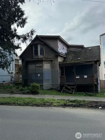 2531 Gilman Drive W Seattle WA 98199