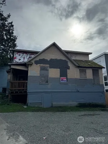 2531 Gilman Drive W Seattle WA 98199