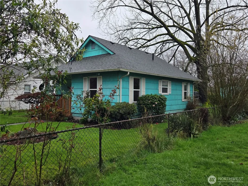 561 15th Avenue Longview WA 98632