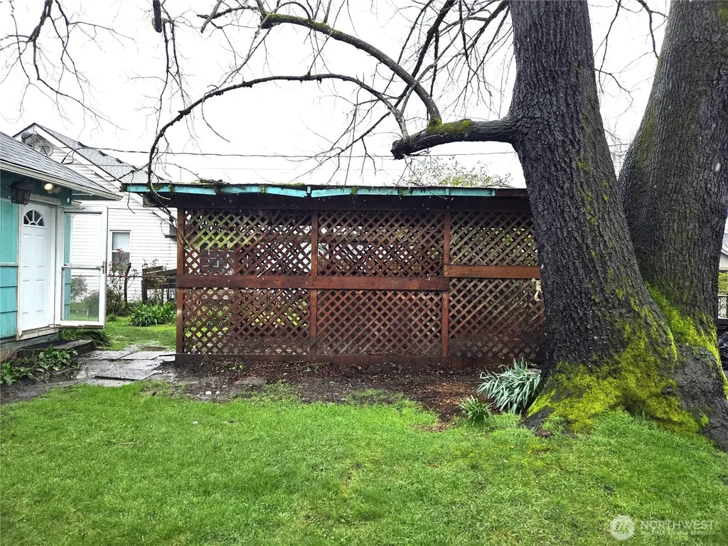 561 15th Avenue Longview WA 98632
