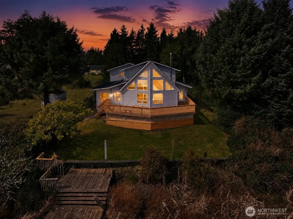 628 Weatherwax Loop NE Ocean Shores WA 98569