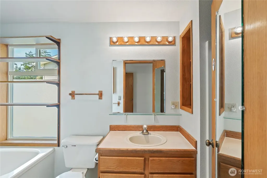 628 Weatherwax Loop NE Ocean Shores WA 98569