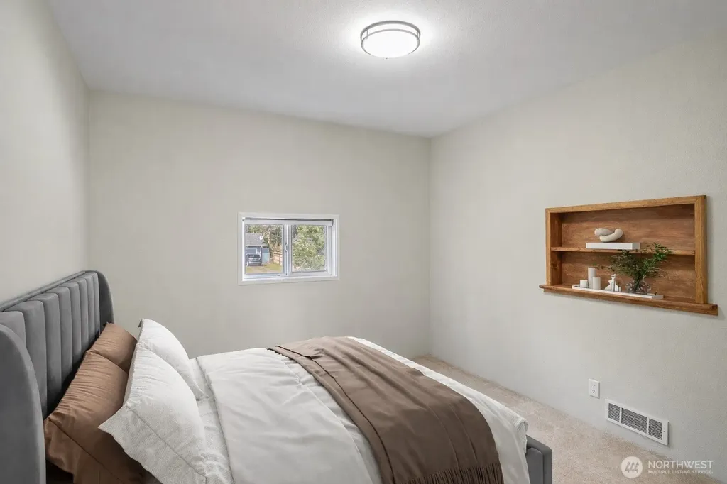 628 Weatherwax Loop NE Ocean Shores WA 98569