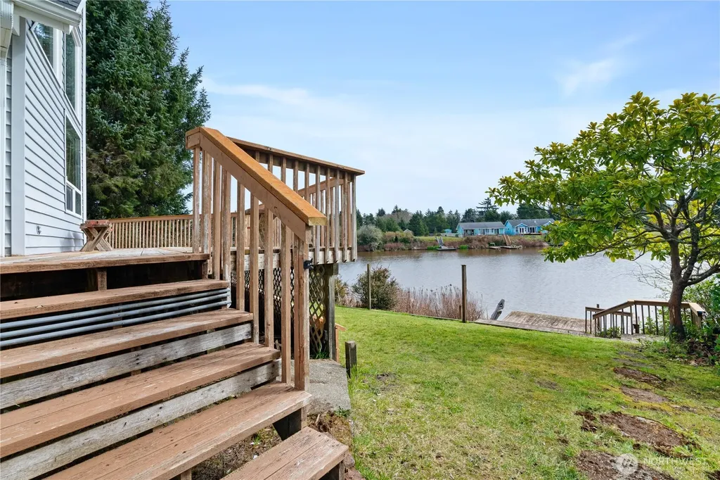628 Weatherwax Loop NE Ocean Shores WA 98569