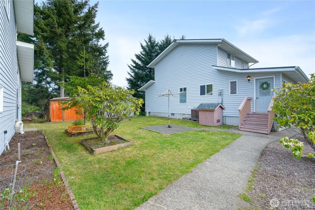 628 Weatherwax Loop NE Ocean Shores WA 98569