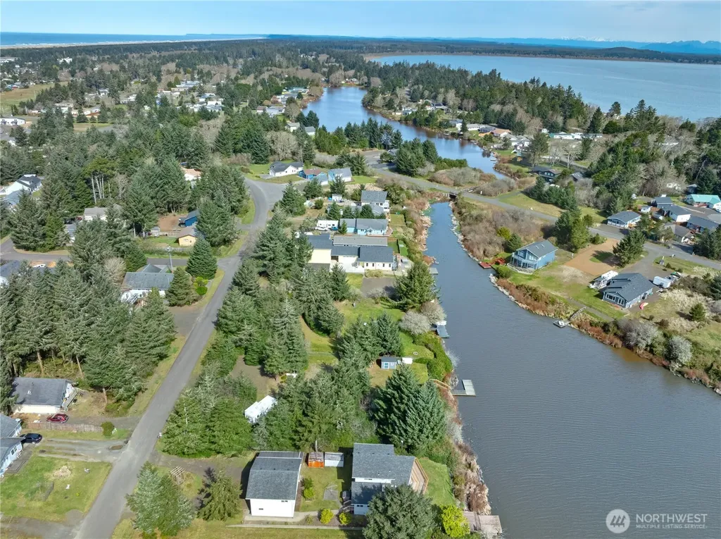 628 Weatherwax Loop NE Ocean Shores WA 98569