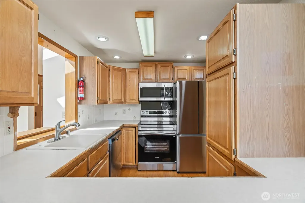 628 Weatherwax Loop NE Ocean Shores WA 98569