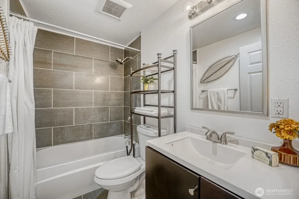 234 SW 208th Street Normandy Park WA 98166
