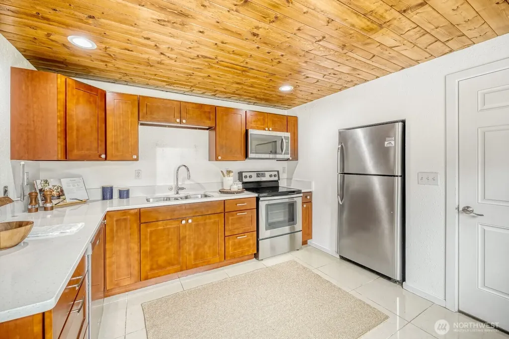 234 SW 208th Street Normandy Park WA 98166