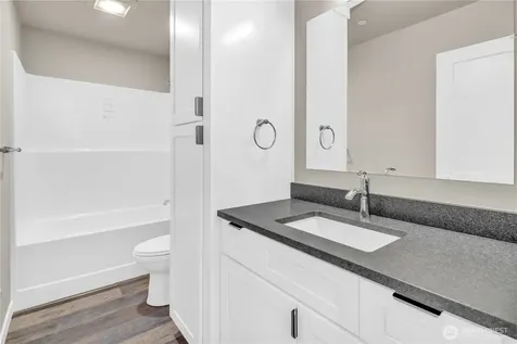 25212 138th Place SE Kent WA 98042