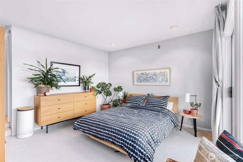 2134 Waverly Place N Seattle WA 98109