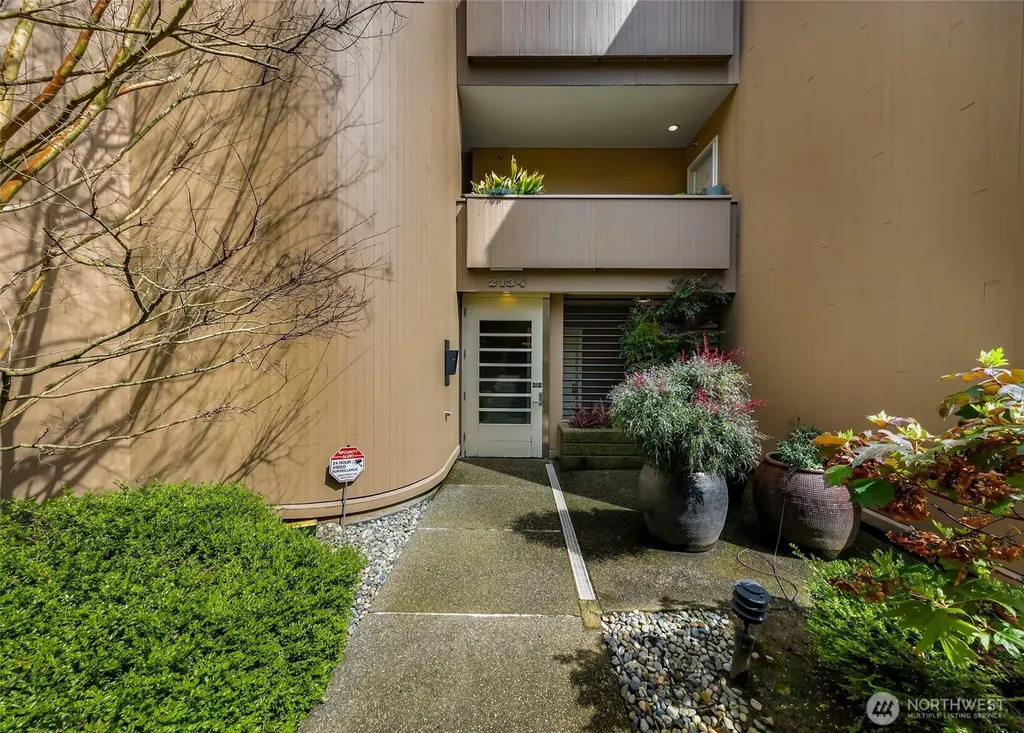 2134 Waverly Place N Seattle WA 98109