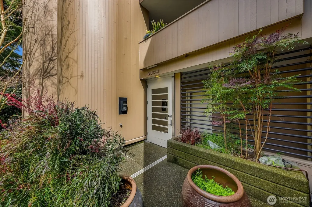 2134 Waverly Place N Seattle WA 98109