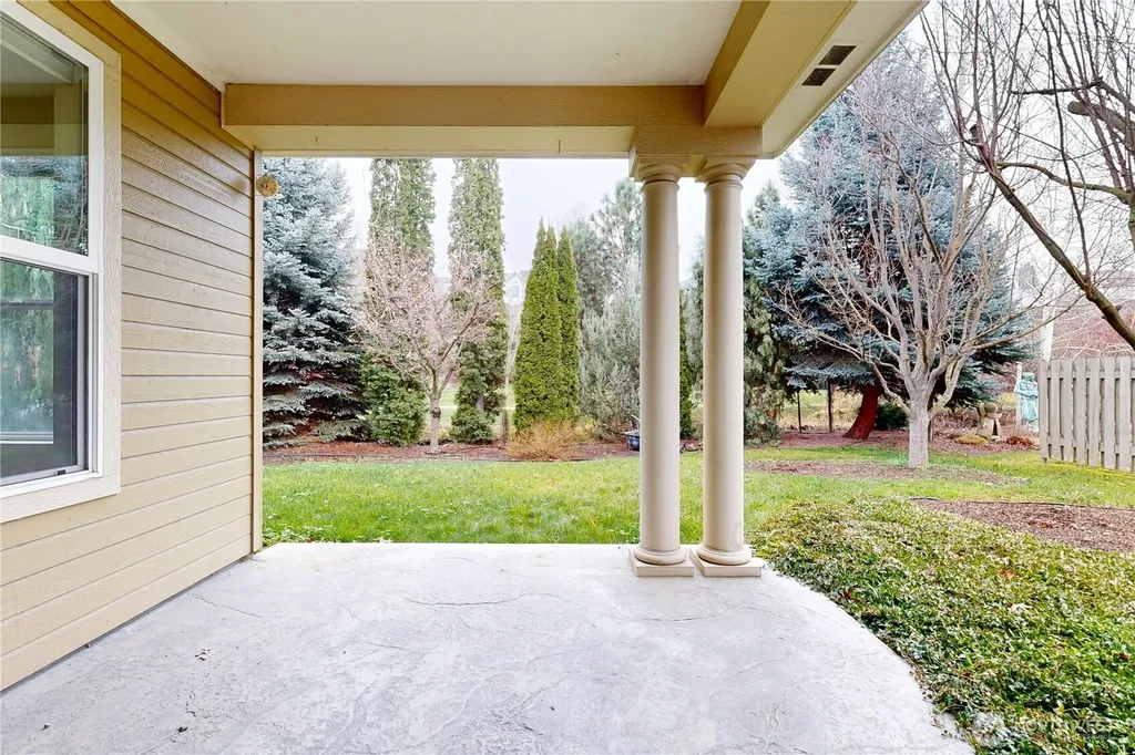 950 SE Creekside Drive College Place WA 99324