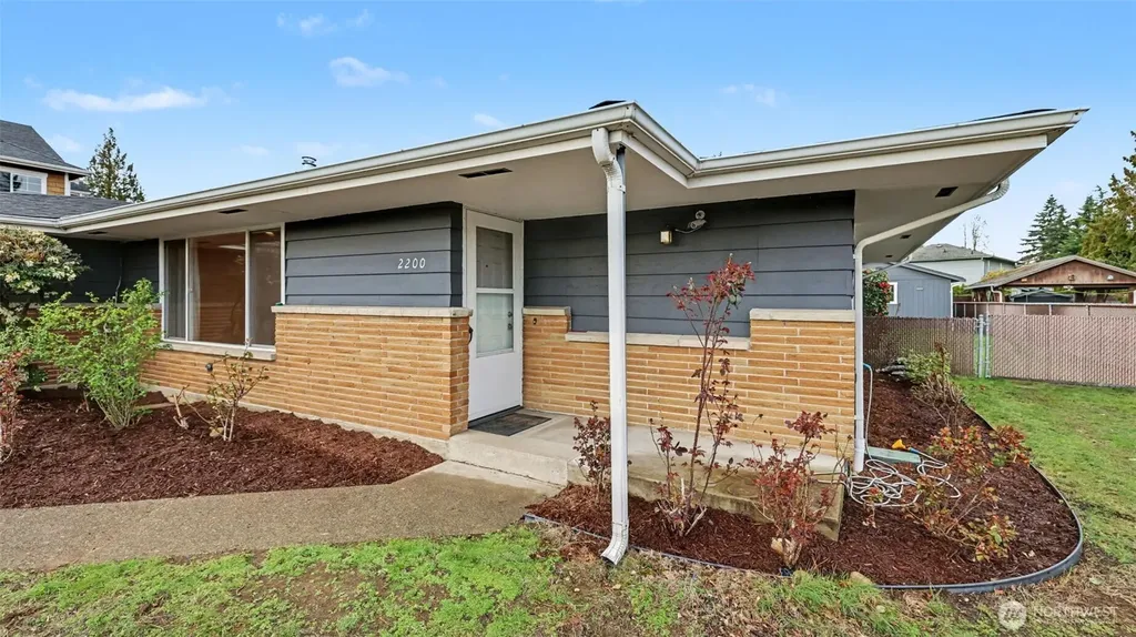 2200 NE 12th Renton WA 98056