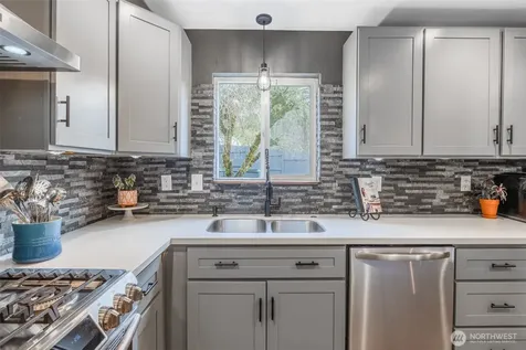 25710 Pacific Street Black Diamond WA 98010