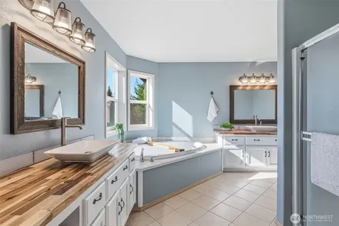 34602 NE 49th Place La Center WA 98629