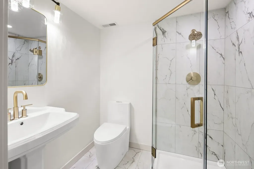 3037 21st Avenue W Seattle WA 98199