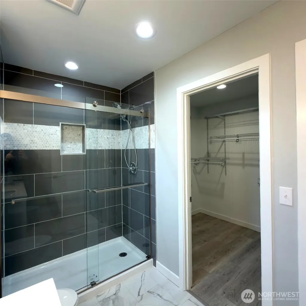 648 SW 139th Street Burien WA 98166