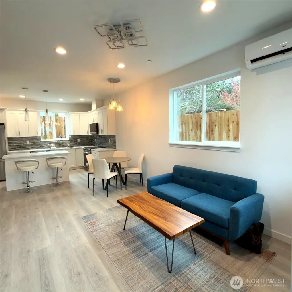 648 SW 139th Street Burien WA 98166