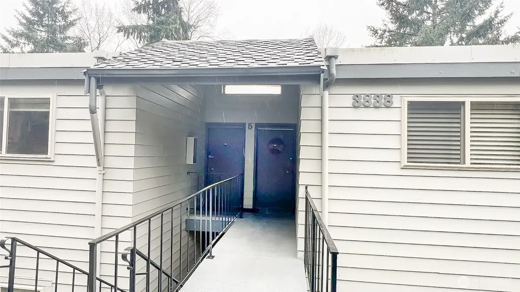 3838 Lake Washington Boulevard SE Bellevue WA 98006