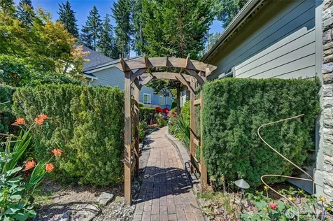 12521 237th Way NE Redmond WA 98053
