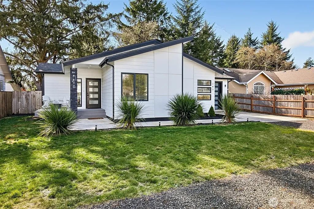 793 Island Circle SE Ocean Shores WA 98569