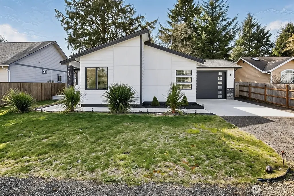 793 Island Circle SE Ocean Shores WA 98569