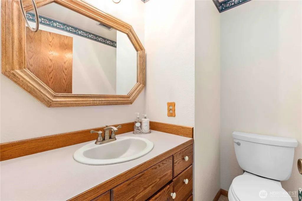 2222 NE Lexington Drive Bremerton WA 98311