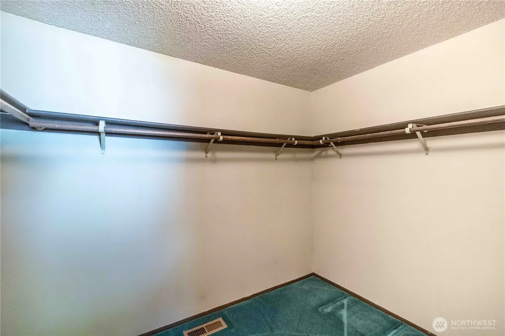 2222 NE Lexington Drive Bremerton WA 98311