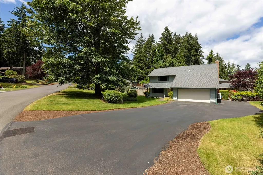 2222 NE Lexington Drive Bremerton WA 98311