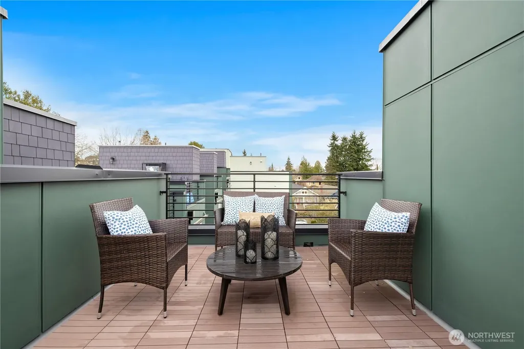 3852 Carr Place N Seattle WA 98103