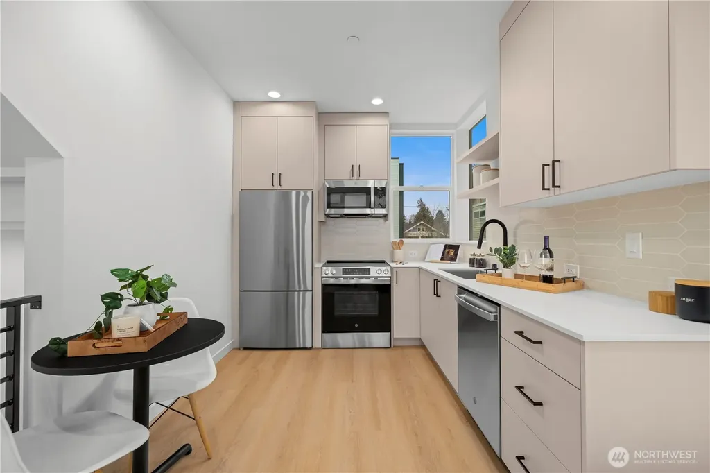 3852 Carr Place N Seattle WA 98103
