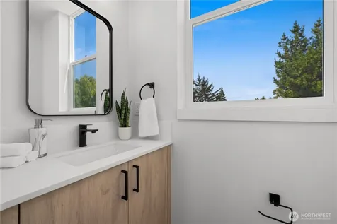 3852 Carr Place N Seattle WA 98103