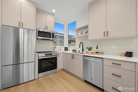 3852 Carr Place N Seattle WA 98103