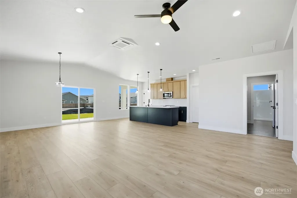 739 N Muscovy Street Moses Lake WA 98837
