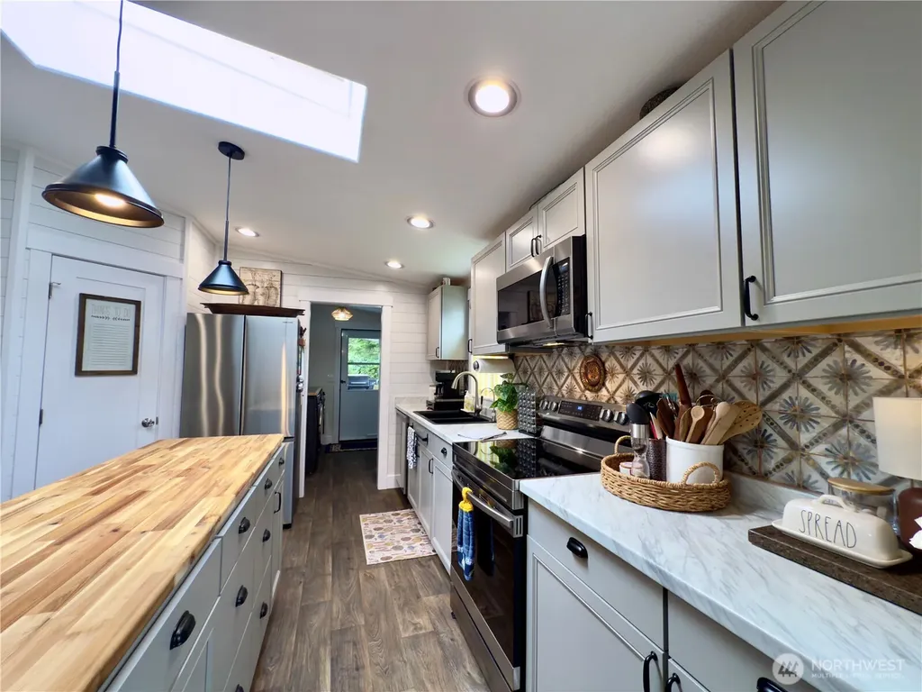 609 Chenois Avenue NE Ocean Shores WA 98569