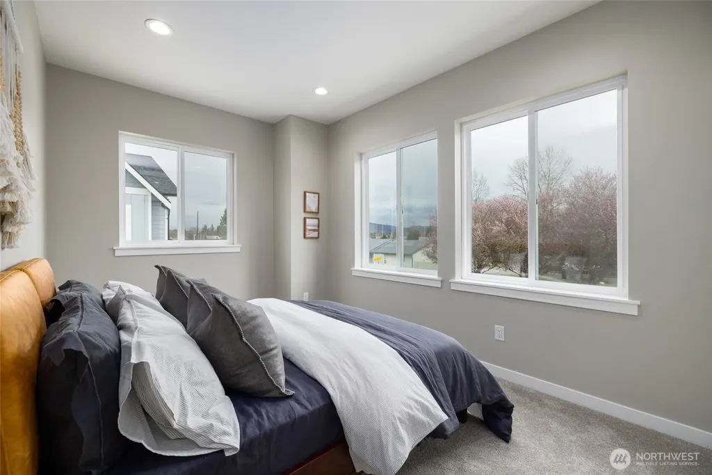 1515 N Waugh Road Mount Vernon WA 98273