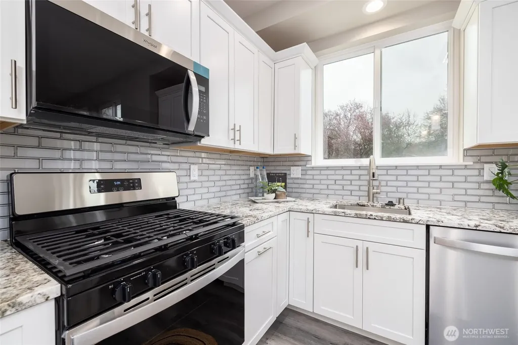 1515 N Waugh Road Mount Vernon WA 98273