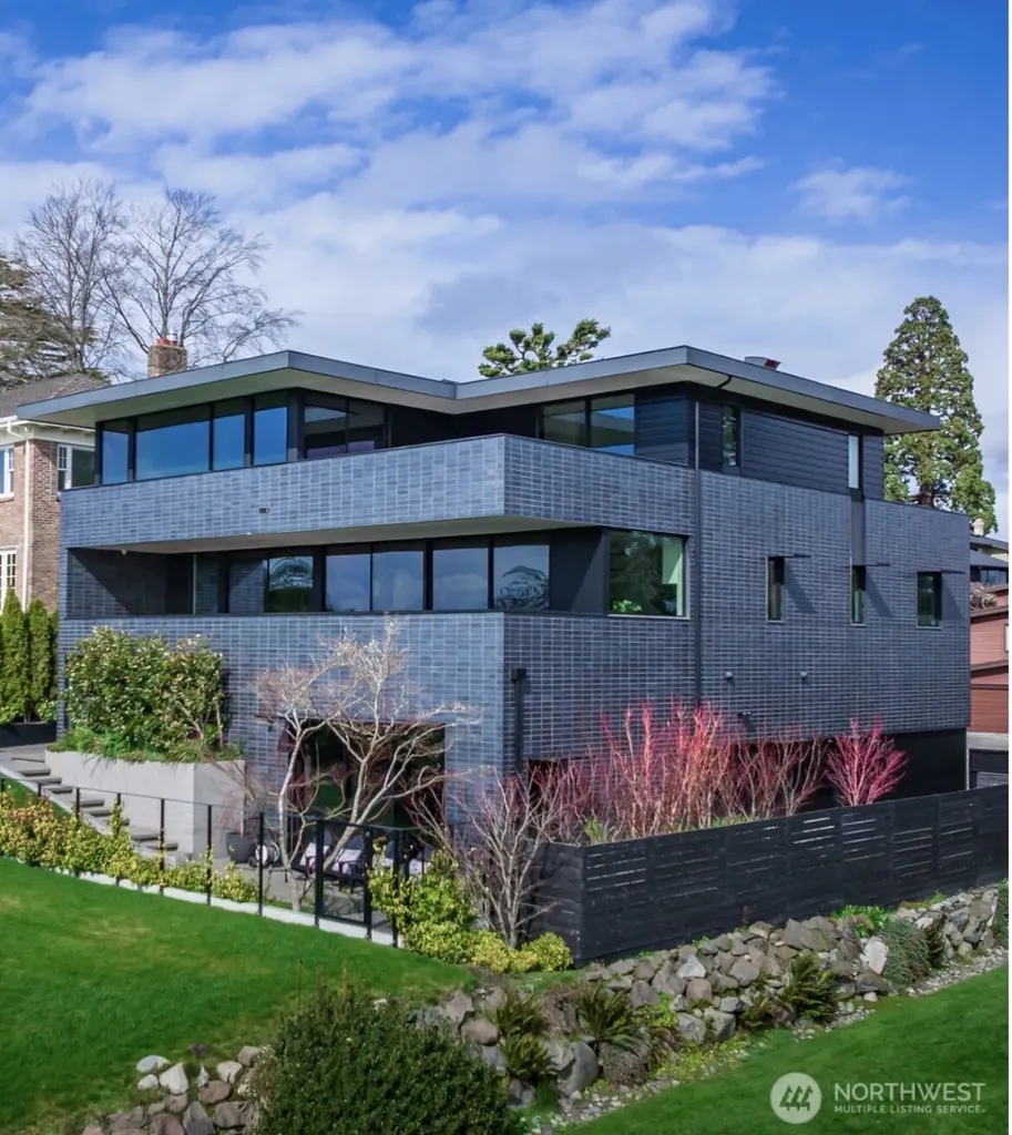 1914 Magnolia Boulevard W Seattle WA 98199