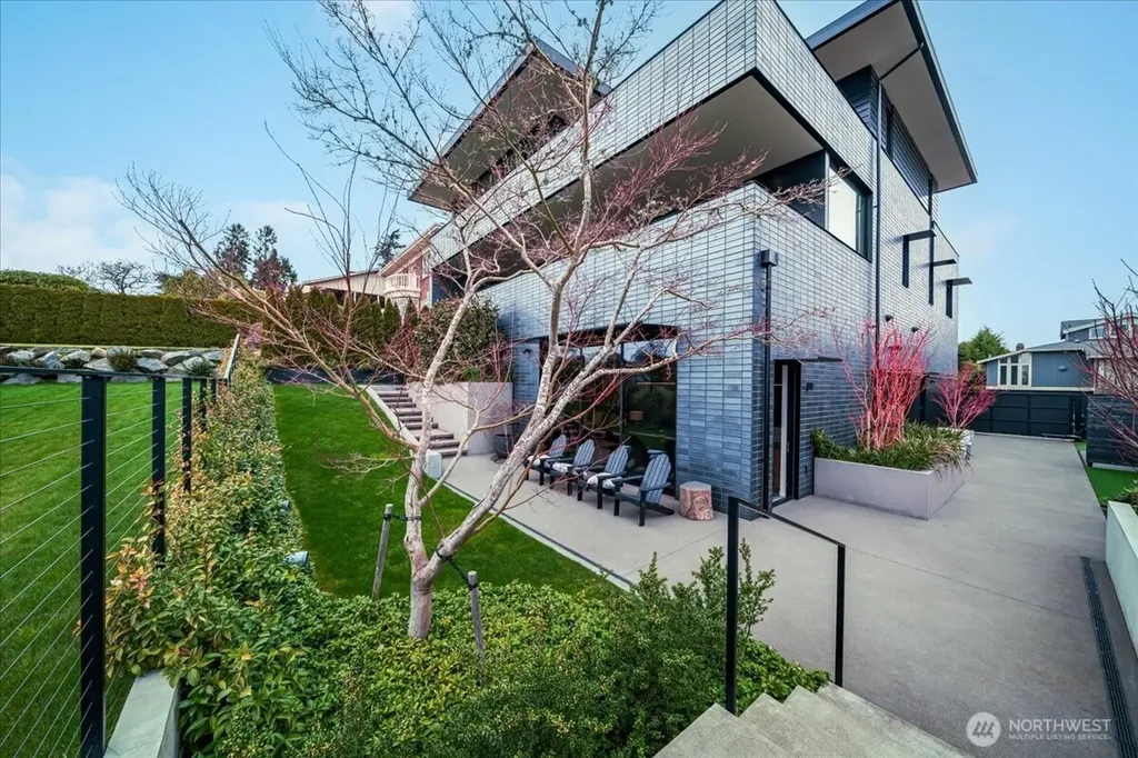 1914 Magnolia Boulevard W Seattle WA 98199