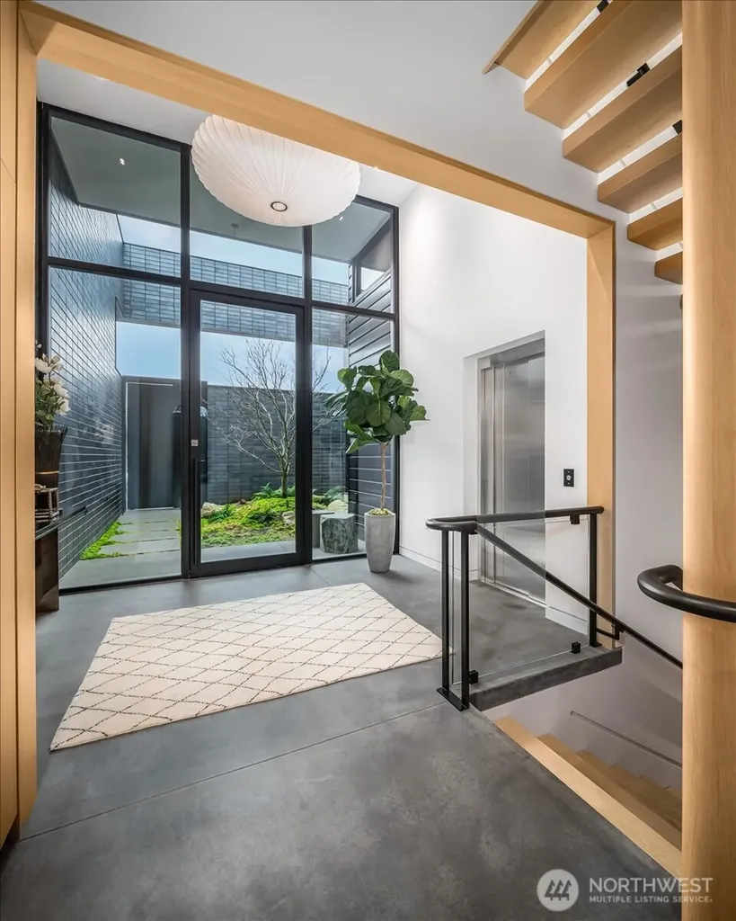 1914 Magnolia Boulevard W Seattle WA 98199